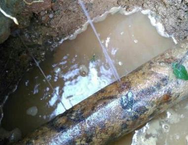 射阳楼顶渗水维修公司分享下地暖漏水的原因及检测方法。